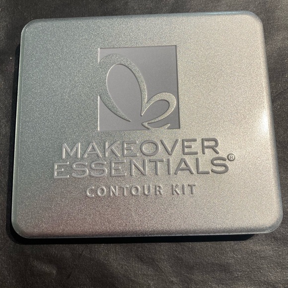 ME MAKEOVER ESSENTIALS CONTOUR KIT - Picture 2 of 9